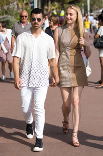 Sophie Turner feet photo thumbnail
