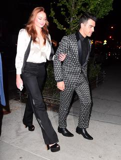 Sophie Turner feet photo thumbnail