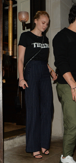 Sophie Turner feet photo thumbnail