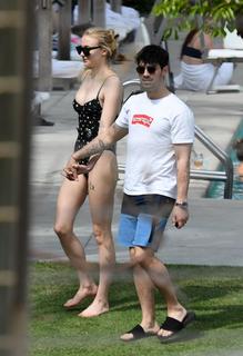 Sophie Turner feet photo thumbnail