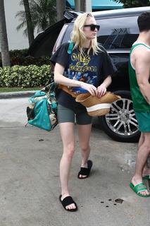 Sophie Turner feet photo thumbnail