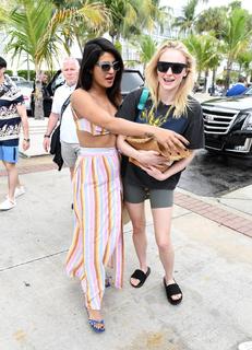 Sophie Turner feet photo thumbnail