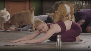 Sophie Turner feet photo thumbnail