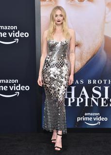 Sophie Turner feet photo thumbnail