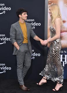 Sophie Turner feet photo thumbnail