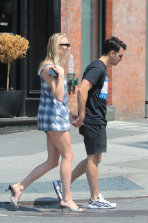 Sophie Turner feet photo thumbnail