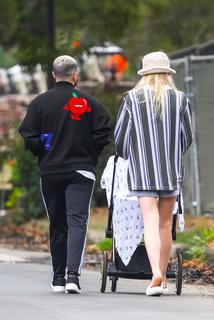 Sophie Turner feet photo thumbnail