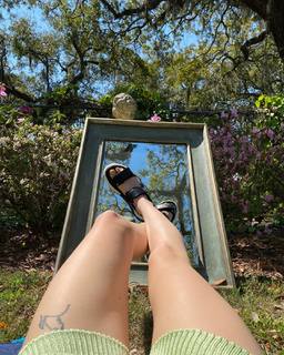 Sophie Turner feet photo thumbnail