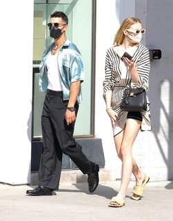 Sophie Turner feet photo thumbnail