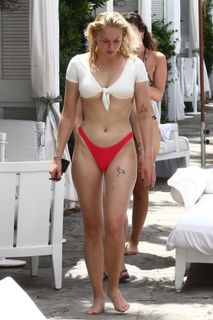 Sophie Turner feet photo 4
