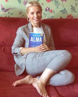 Soraya Arnelas feet photo 2