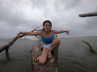 Sosie Bacon feet photo 1