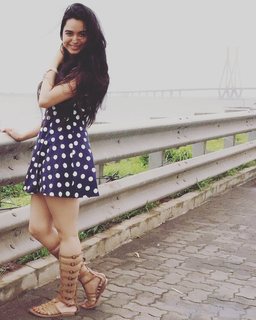 Soundarya Sharma feet photo thumbnail