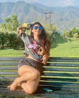 Soundarya Sharma feet photo thumbnail