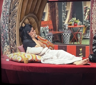 Soundarya Sharma feet photo thumbnail