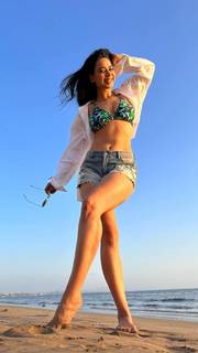 Soundarya Sharma feet photo thumbnail