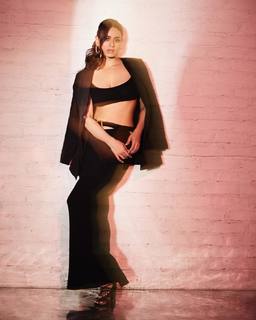 Soundarya Sharma feet photo thumbnail