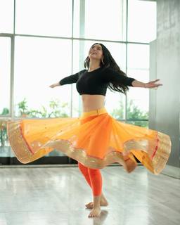 Soundarya Sharma feet photo thumbnail