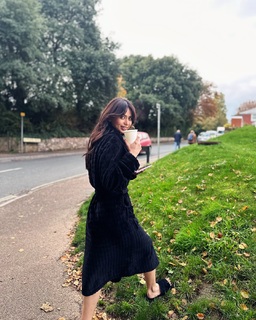 Soundarya Sharma feet photo thumbnail
