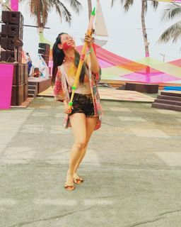 Soundarya Sharma feet photo thumbnail