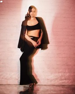 Soundarya Sharma feet photo thumbnail