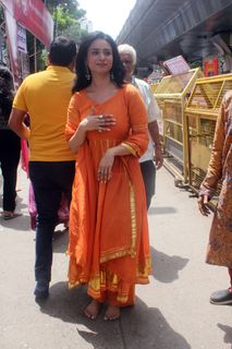 Soundarya Sharma feet photo thumbnail