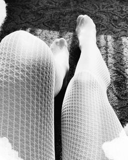 Spencer Grammer feet photo 12