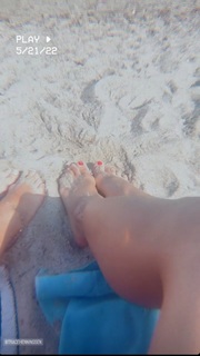 Spencer Grammer feet photo 18