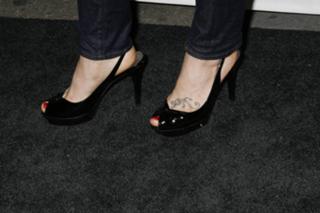 Spencer Grammer feet photo 6