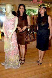 Sridevi feet photo thumbnail