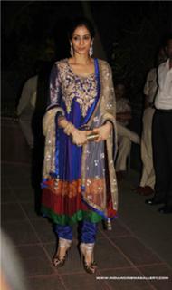 Sridevi feet photo thumbnail