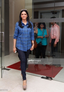 Sridevi feet photo thumbnail