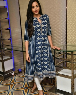 Srinidhi Shetty feet photo thumbnail