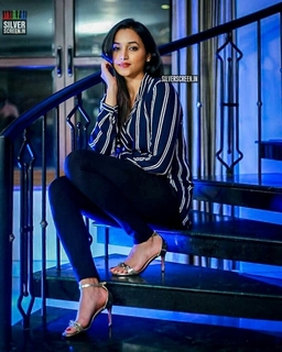 Srinidhi Shetty feet photo thumbnail