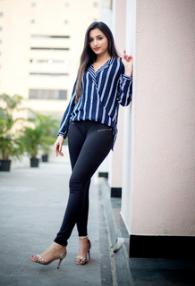 Srinidhi Shetty feet photo thumbnail