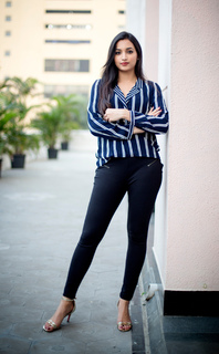 Srinidhi Shetty feet photo thumbnail