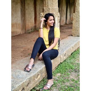 Srinidhi Shetty feet photo thumbnail