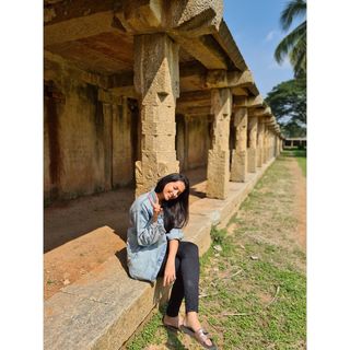 Srinidhi Shetty feet photo thumbnail