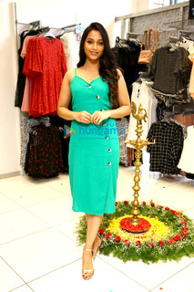 Srinidhi Shetty feet photo thumbnail