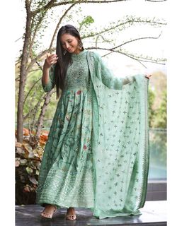 Srinidhi Shetty feet photo thumbnail