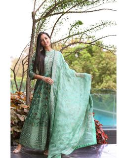 Srinidhi Shetty feet photo thumbnail