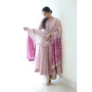 Srinidhi Shetty feet photo thumbnail