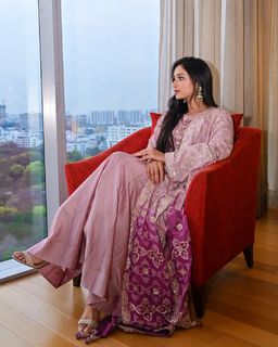 Srinidhi Shetty feet photo thumbnail