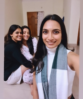 Srinidhi Shetty feet photo thumbnail