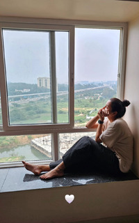 Srinidhi Shetty feet photo thumbnail