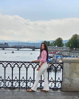 Srinidhi Shetty feet photo thumbnail