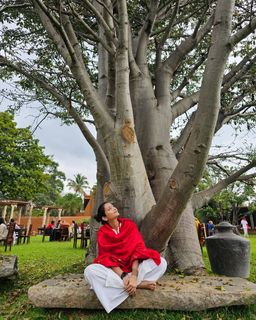 Srinidhi Shetty feet photo thumbnail