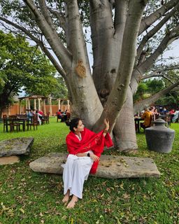 Srinidhi Shetty feet photo thumbnail