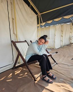 Srinidhi Shetty feet photo thumbnail