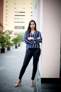 Srinidhi Shetty feet photo thumbnail